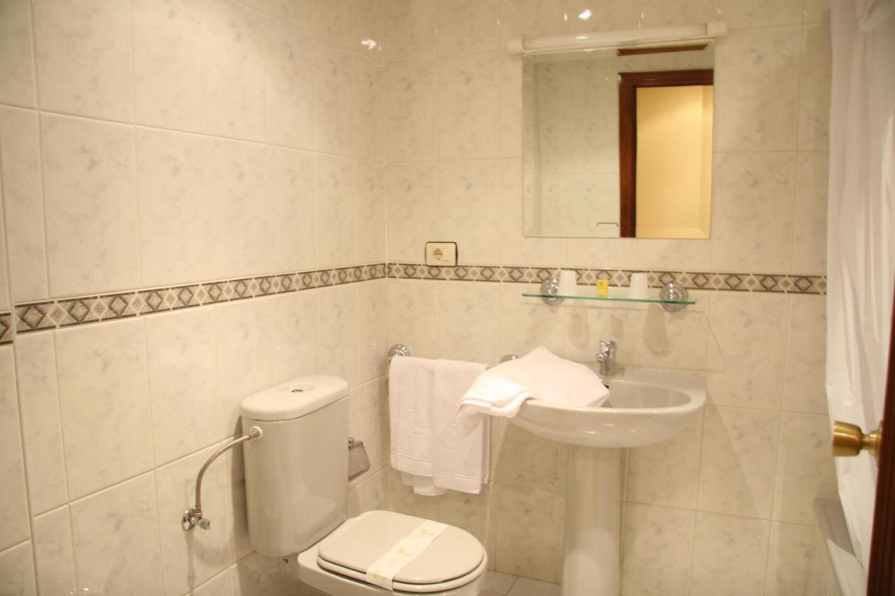 Hostal Ancla Dorada Vigo Esterno foto